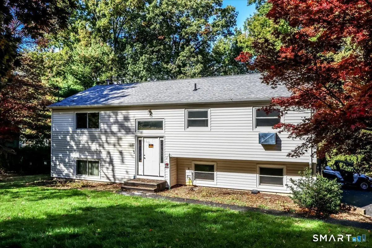 17 Sterling Drive, New Milford