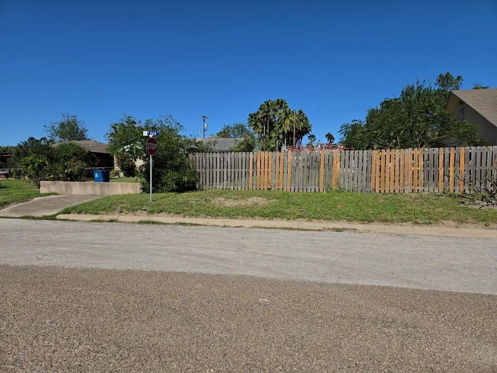 906 W Polk, Port Isabel