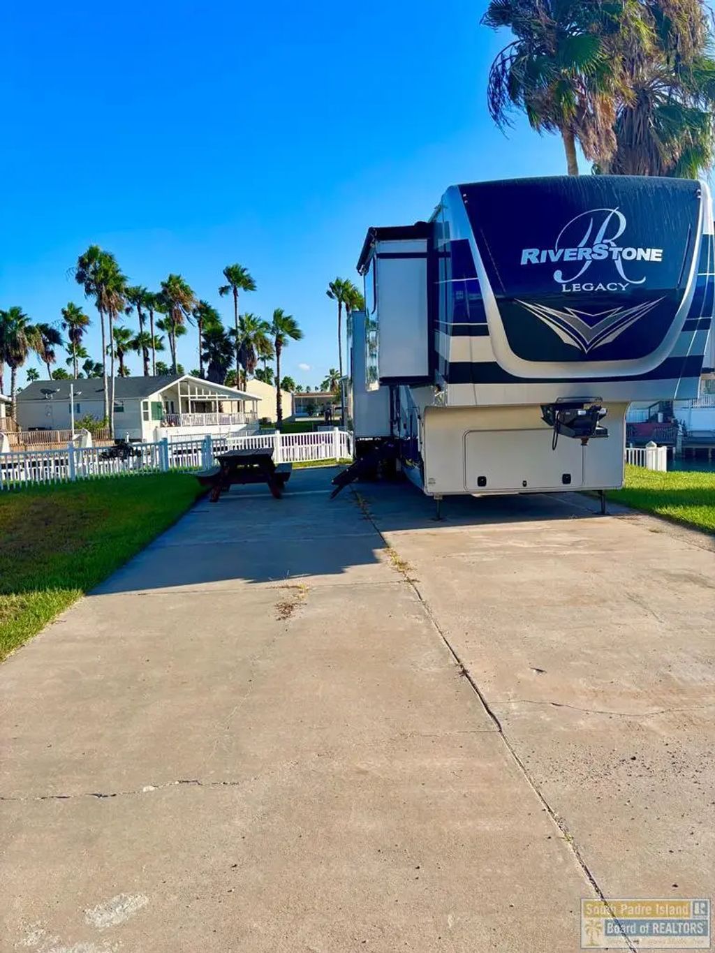 142 E Bonnet Circle, Port Isabel
