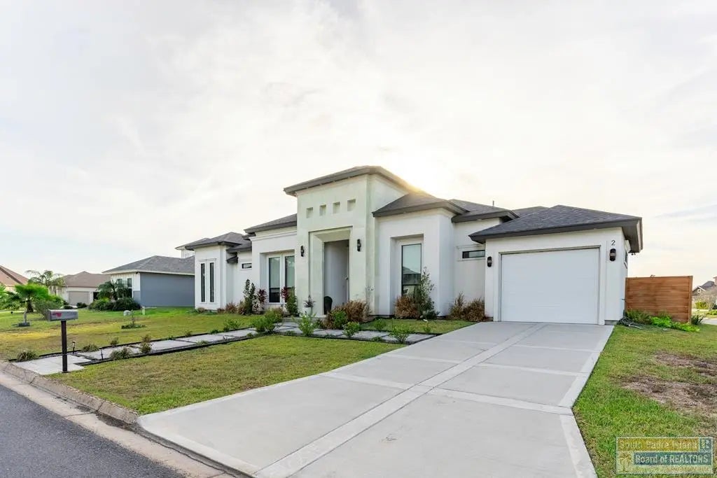 2 Palmer Court, Laguna Vista