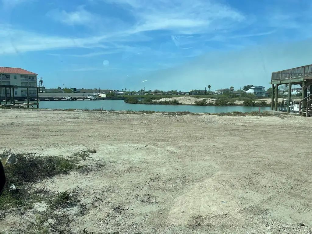 1522 N Harbor Dr., Port Isabel