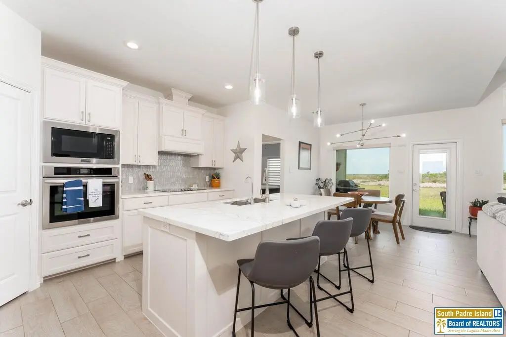 136 Torrey Pines Dr., Laguna Vista