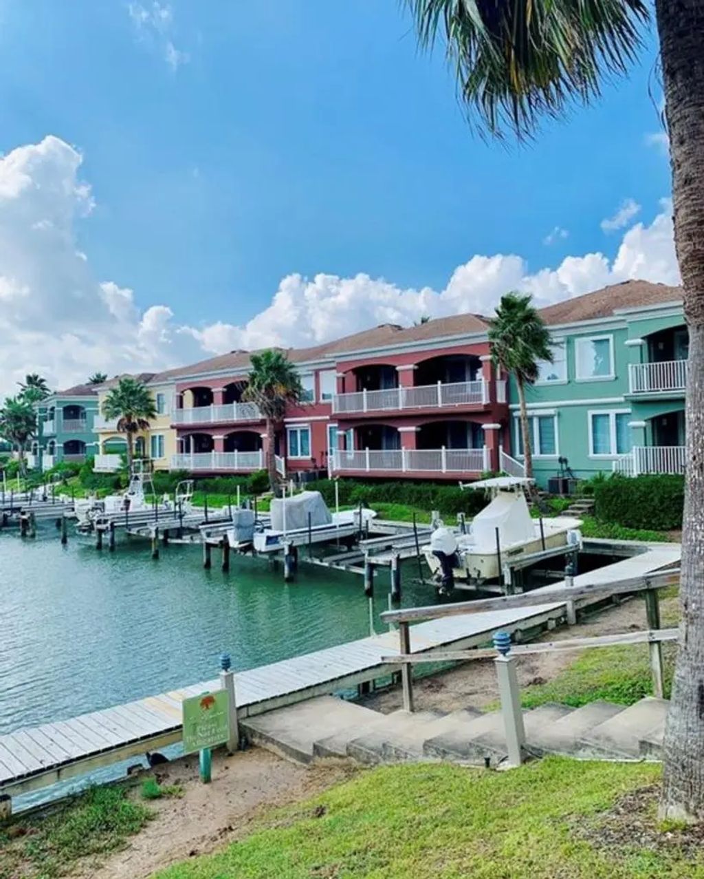 5 Harbor Point, Laguna Vista