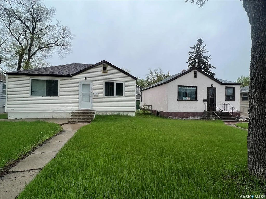 1130-1132 8th Street E, Saskatoon