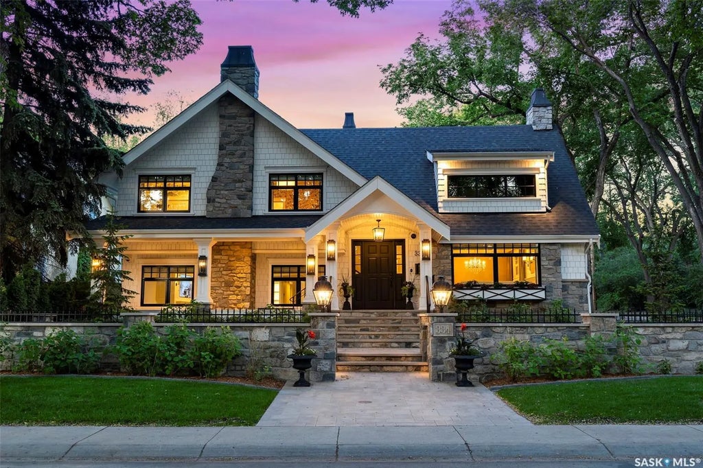 334 Saskatchewan Cres W, Saskatoon