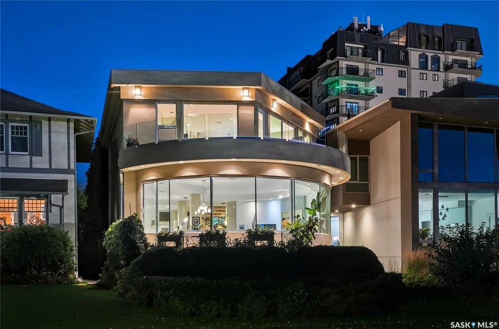 616 Saskatchewan Cres E, Saskatoon