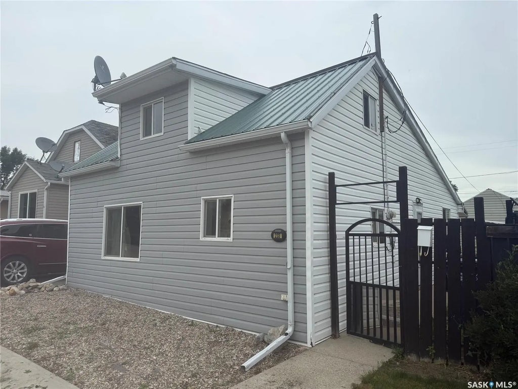 233 Central Avenue, Montmartre