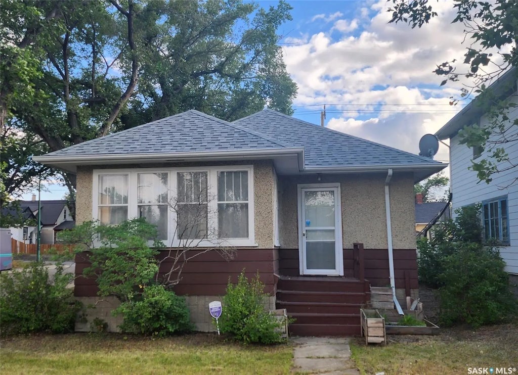 3303 Dewdney Avenue, Regina