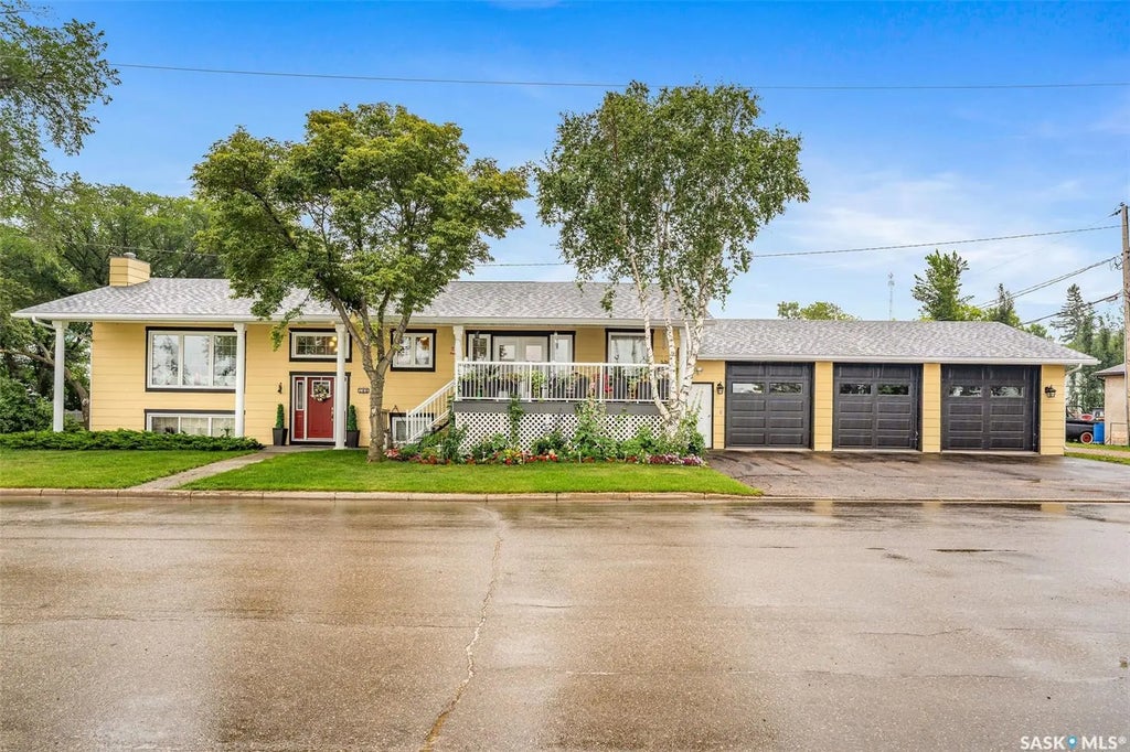 100 Bartlett Avenue, Kinistino