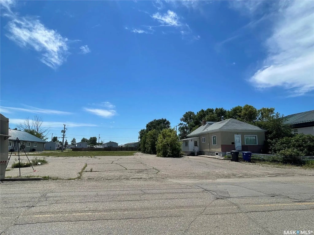 112 & 120 Sims Avenue, Weyburn