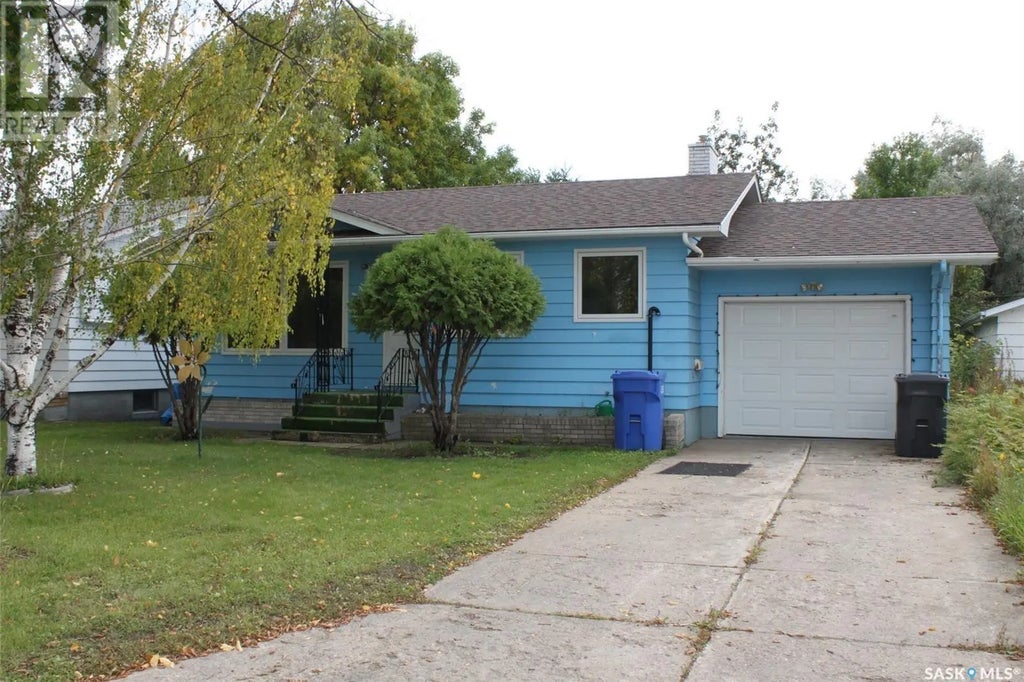 310 1st Avenue W, Canora