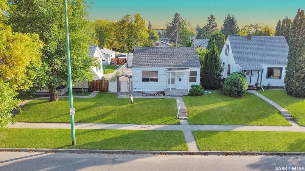 755 4th Street E, Prince Albert