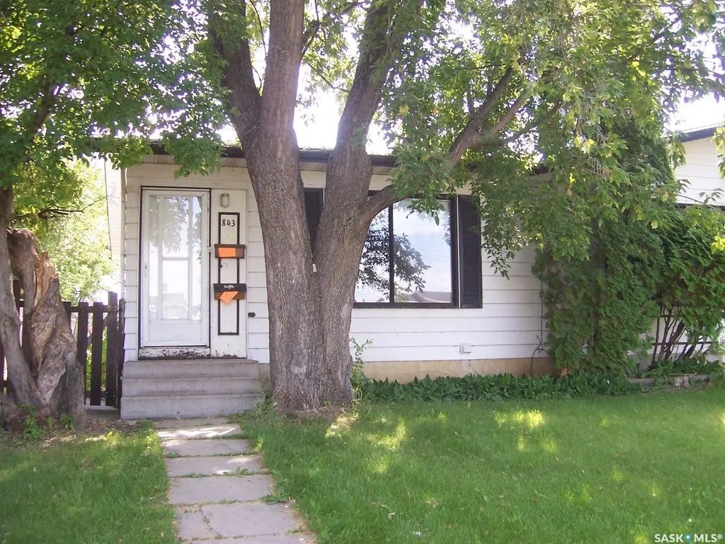843 7th Street E, Prince Albert