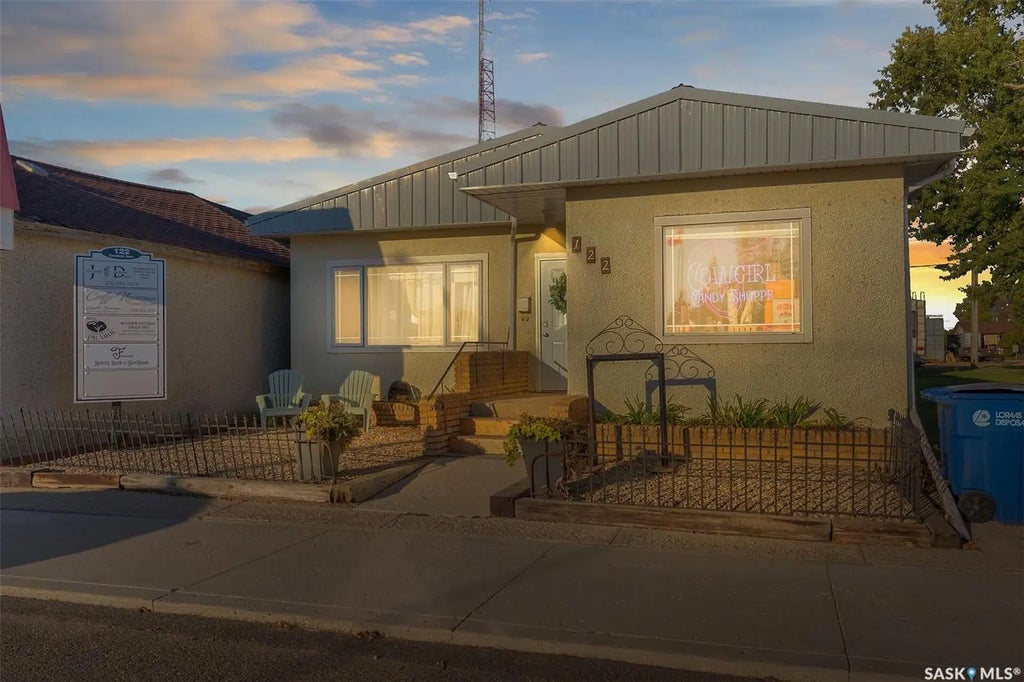 122 Central Avenue, Montmartre