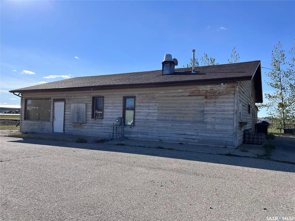 101 Dixon Avenue, Kinistino