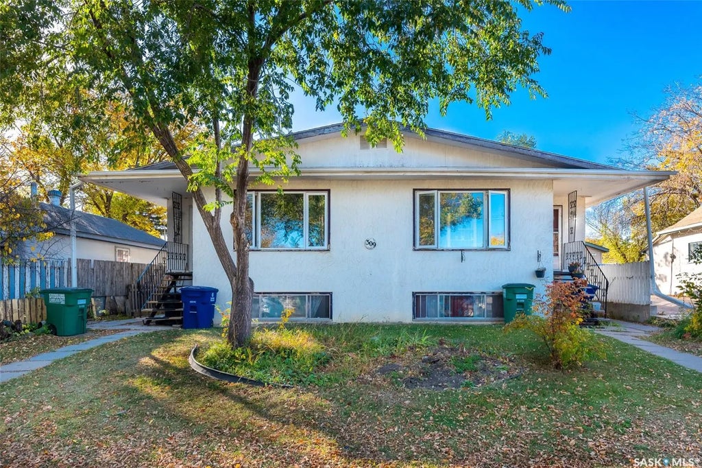 309 / 311 Y Avenue S, Saskatoon