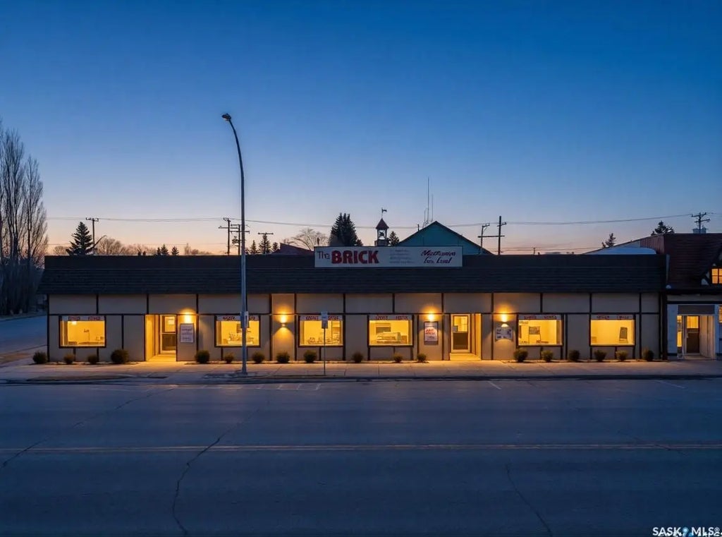 640 Main Street, Humboldt