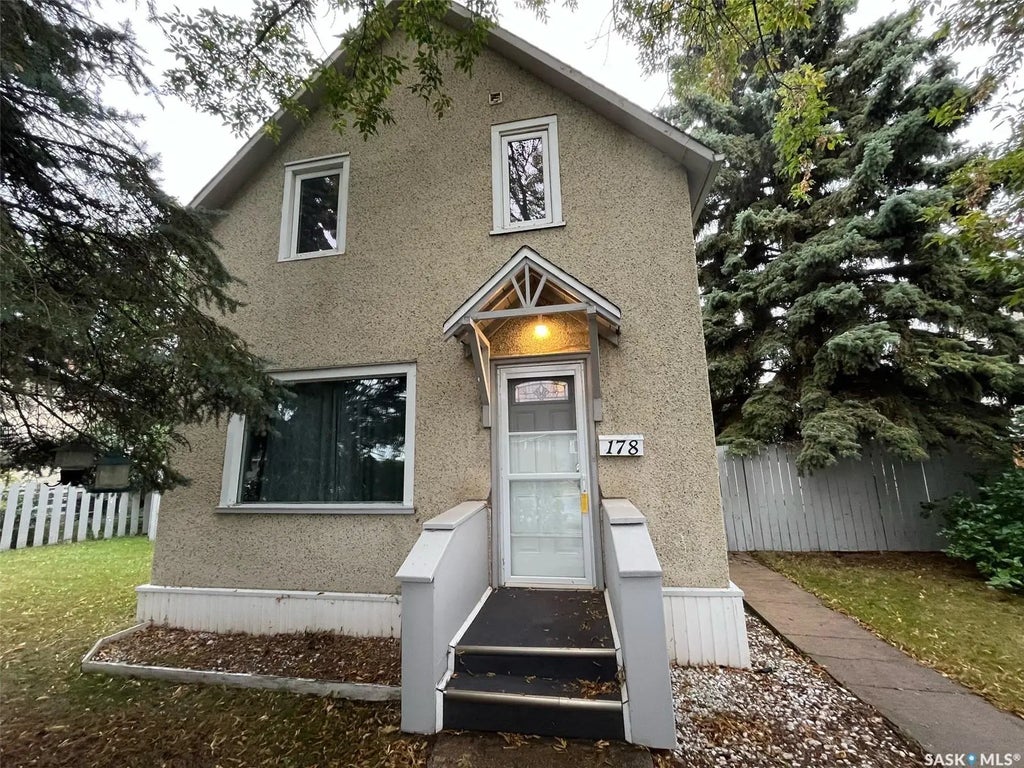 178 6th Street E, Prince Albert