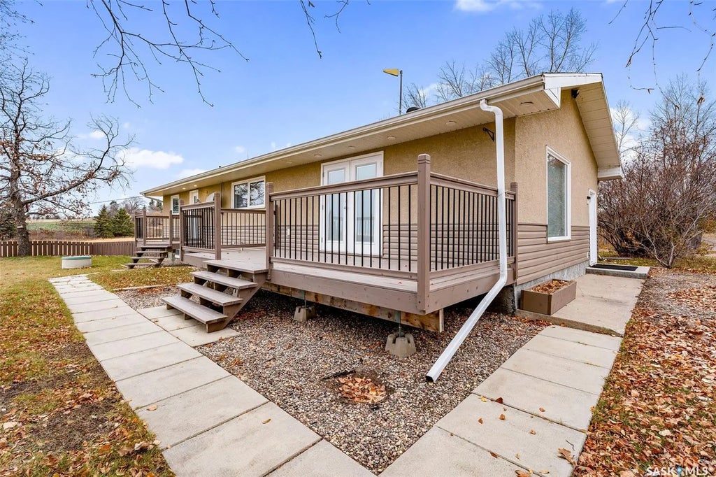 15108 Highway 302 East Acreage, Prince Albert Rm No. 461