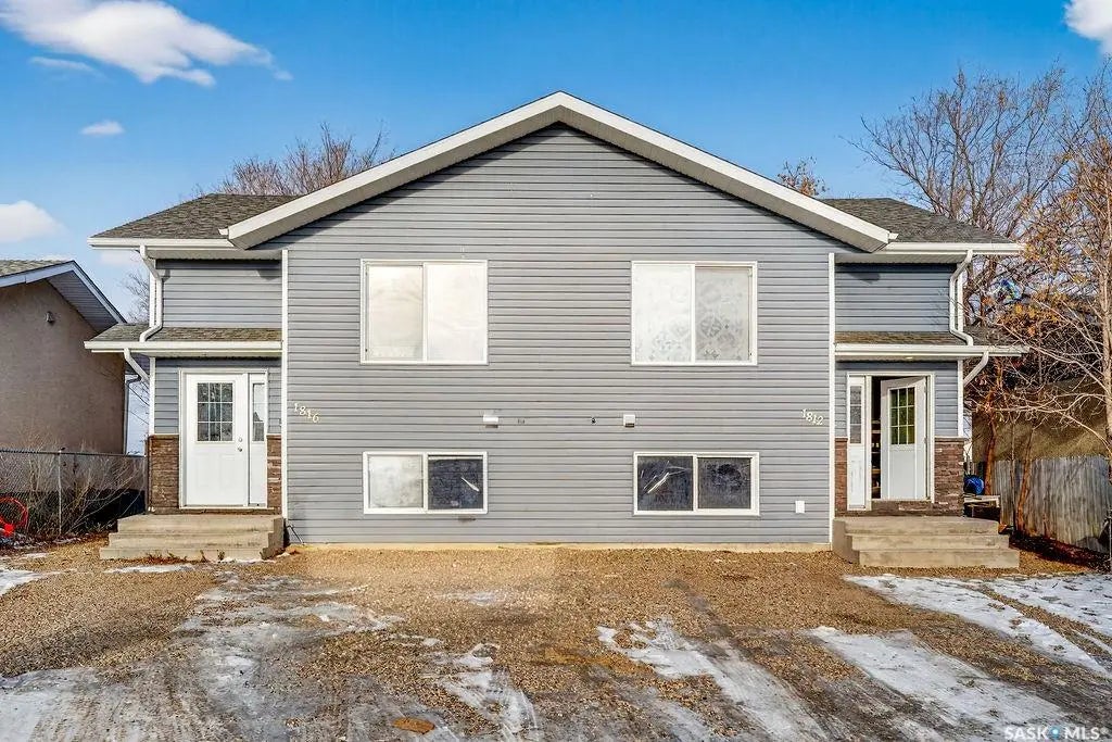 1812/1816 16th Street W, Prince Albert