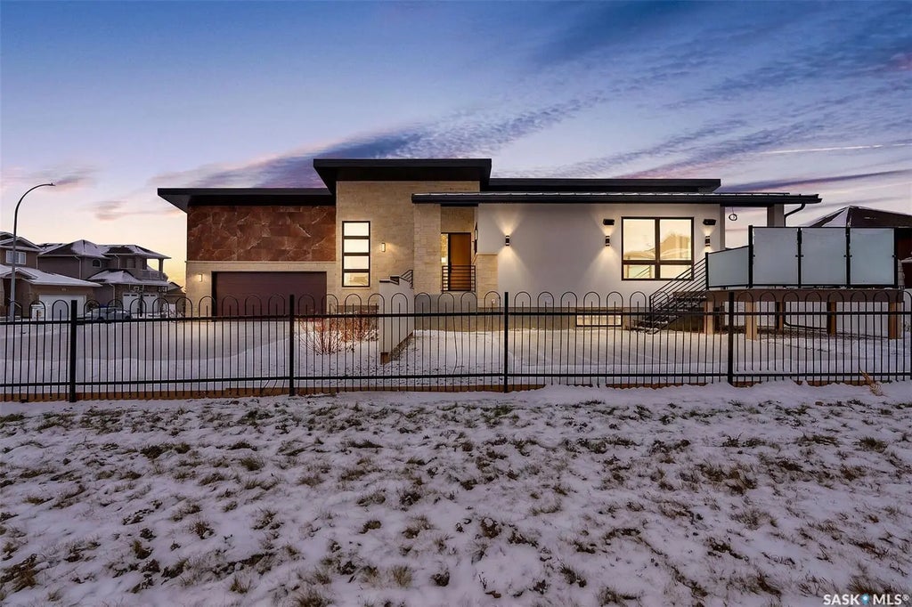 8267 Wascana Gardens Point, Regina