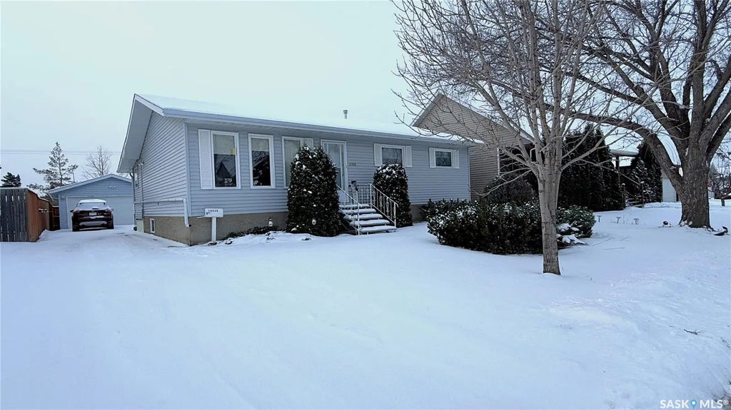 10326 Henderson Drive, North Battleford