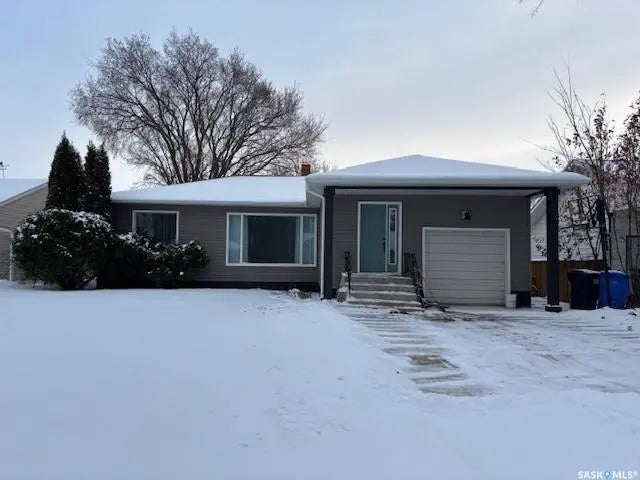124 8th Avenue W, Canora