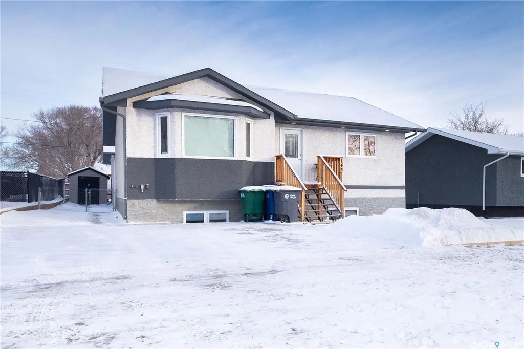 143 6th Street, Pilot Butte