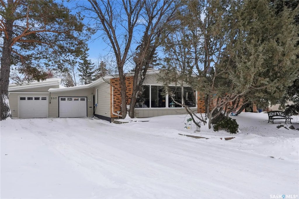 257 Campion Cres, Saskatoon