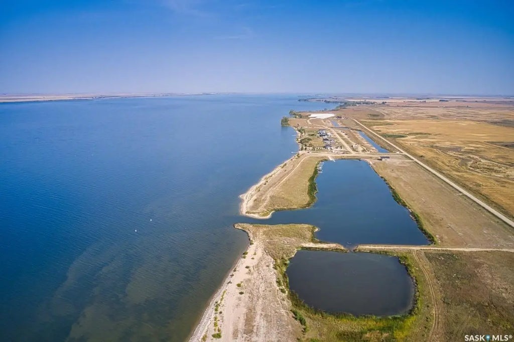 2 Sunset Acres Road, Last Mountain Lake East Side