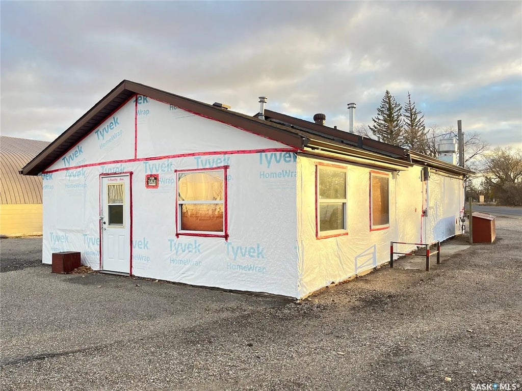 2 Pacific Avenue, Maple Creek