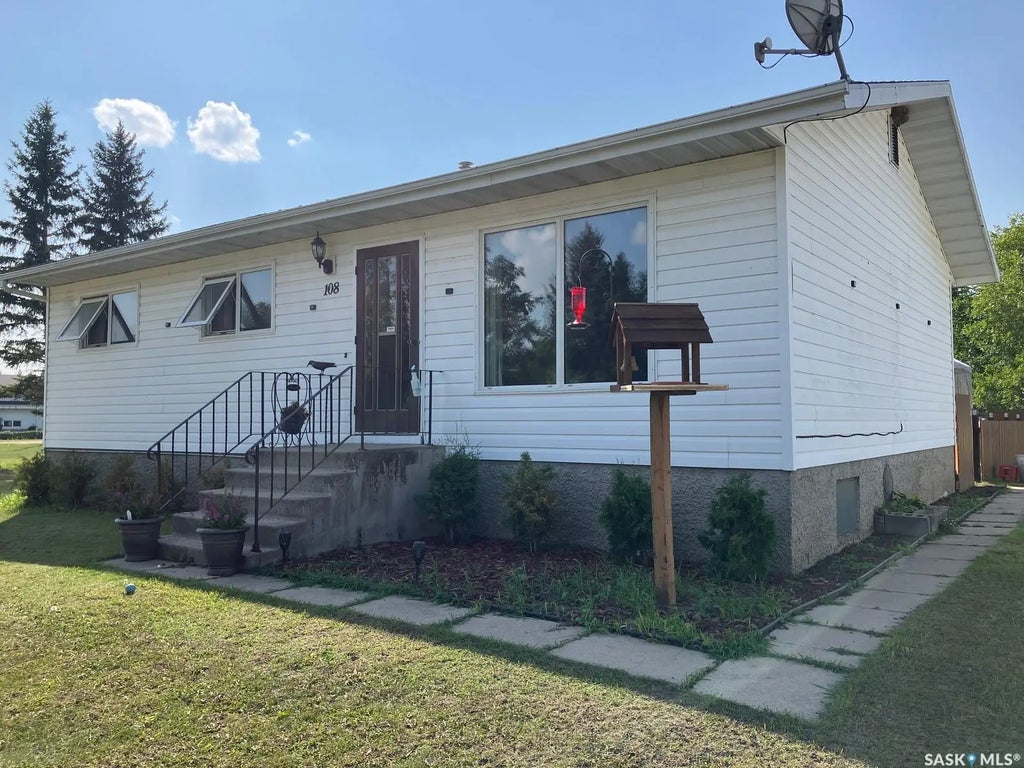 108 2nd Street E, Smeaton