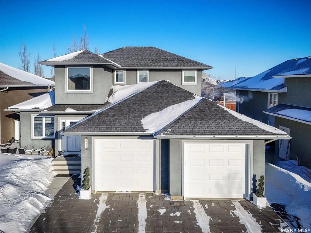 210 Clubhouse Boulevard, Warman