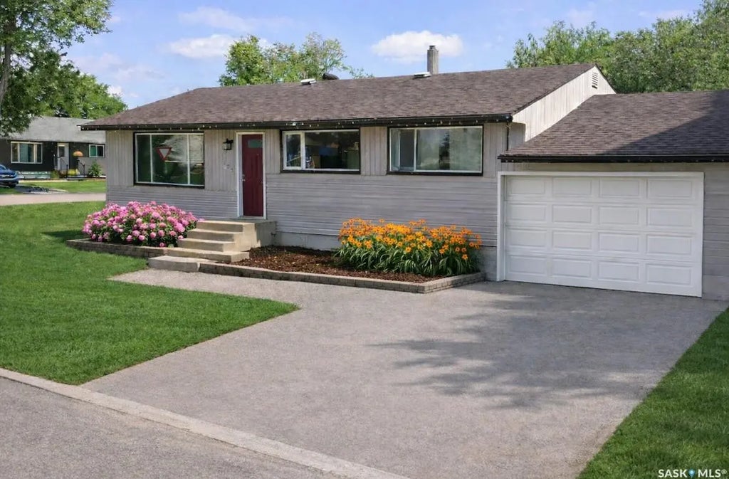 375 9th Avenue W, Melville