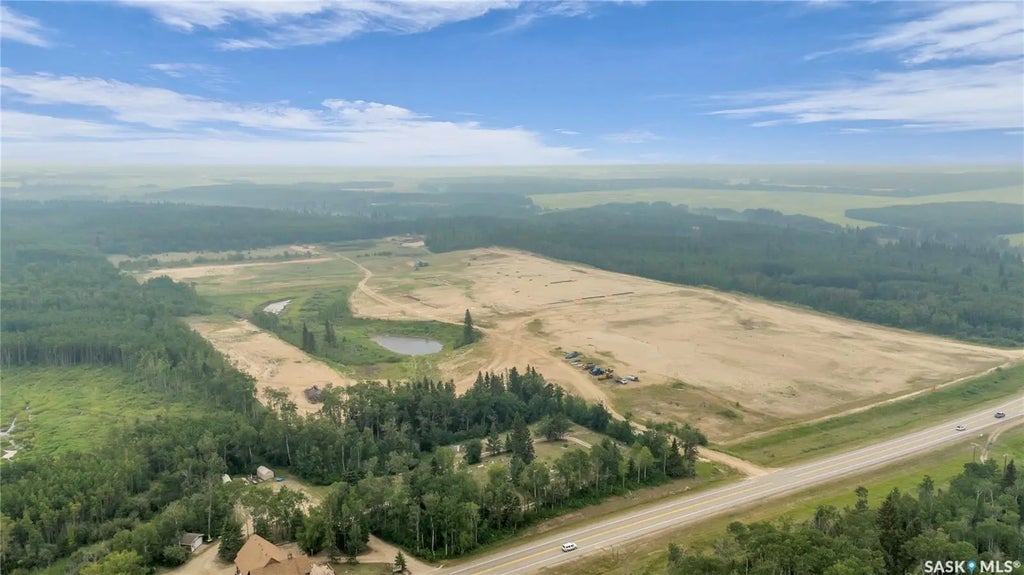 600 Main Street W, Christopher Lake