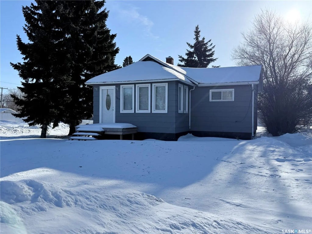 303 8th Avenue W, Melville