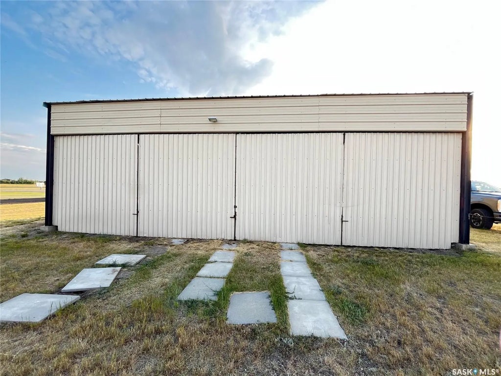 . Airport Road, Maple Creek