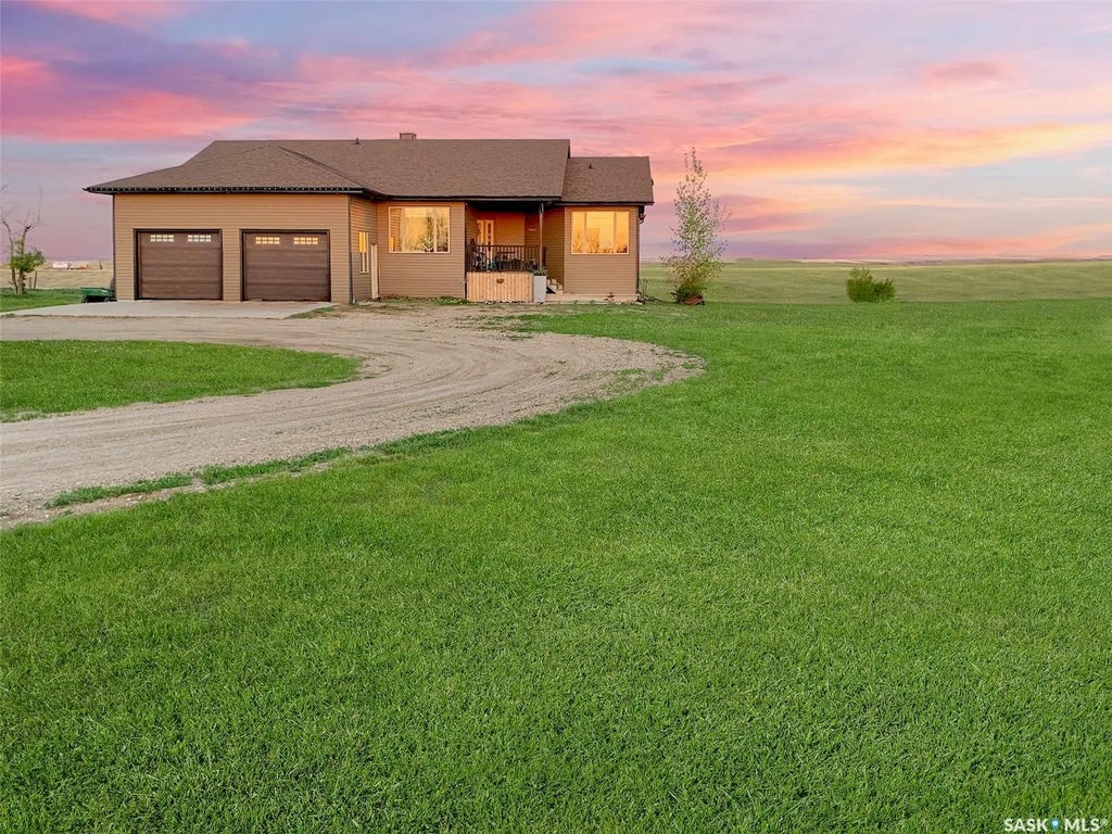 The Landing Acreage, Saskatchewan Landing