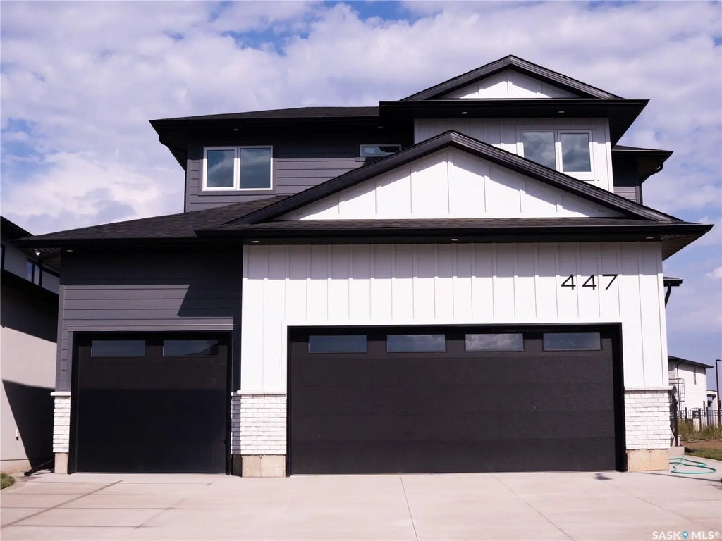 447 Woolf Bend, Saskatoon