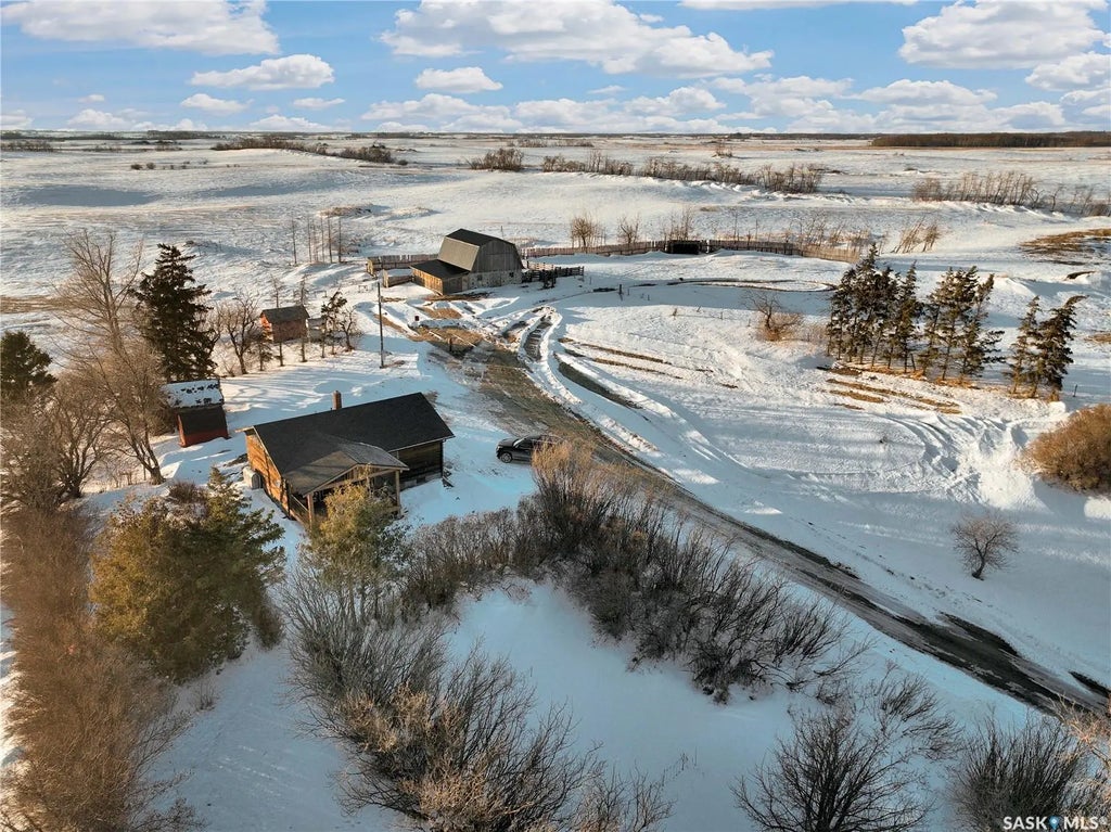 Horse Lovers Hideout, Garry Rm No. 245