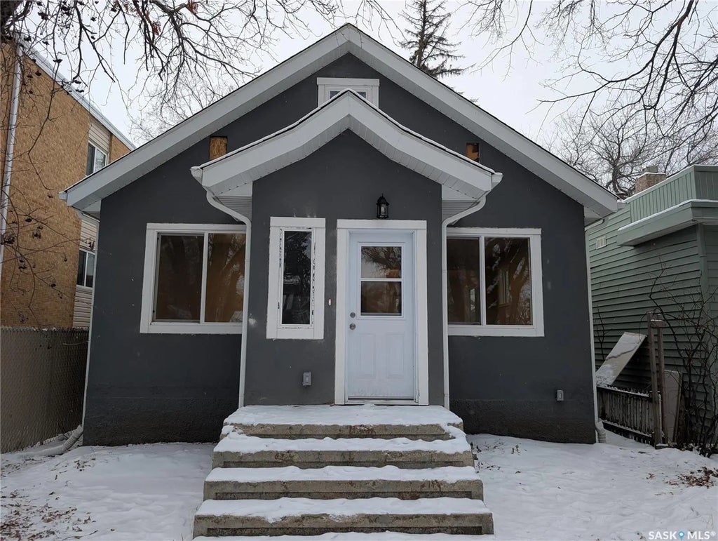102 32nd Street W, Saskatoon