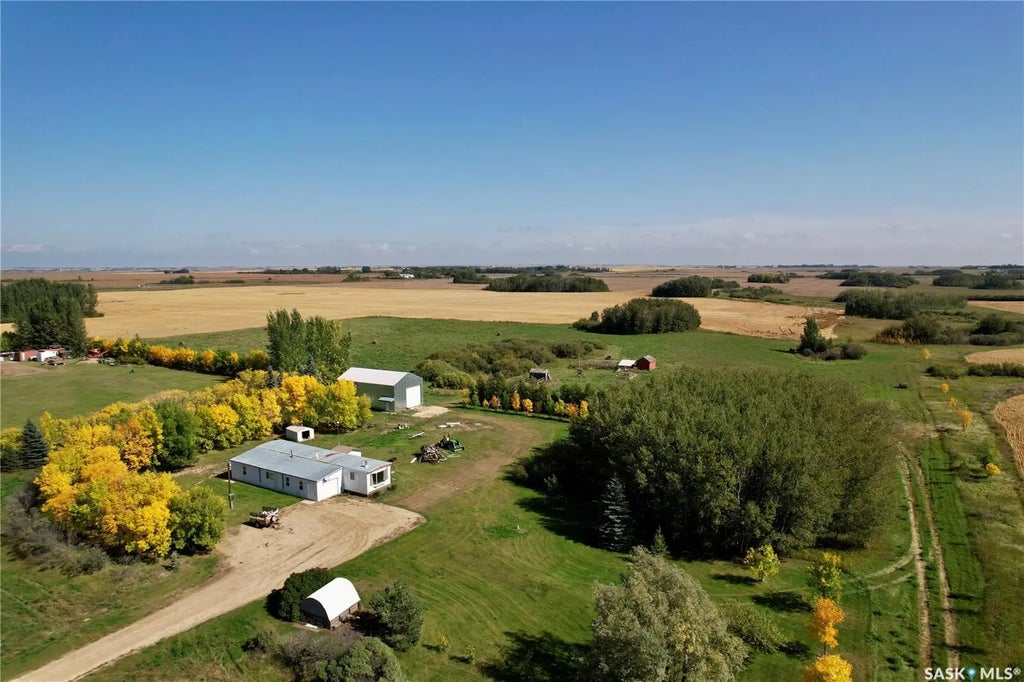 Warkentin Acreage, Blucher Rm No. 343
