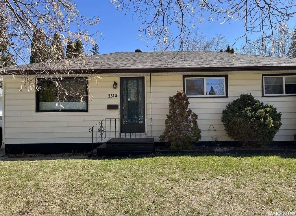 2513 Cairns Avenue, Saskatoon