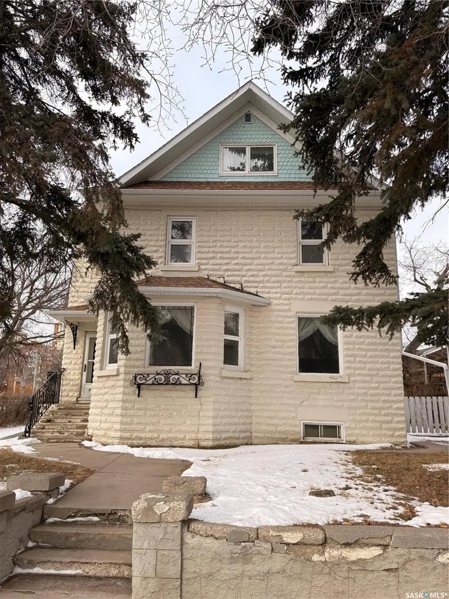 1102 Grafton Avenue, Moose Jaw