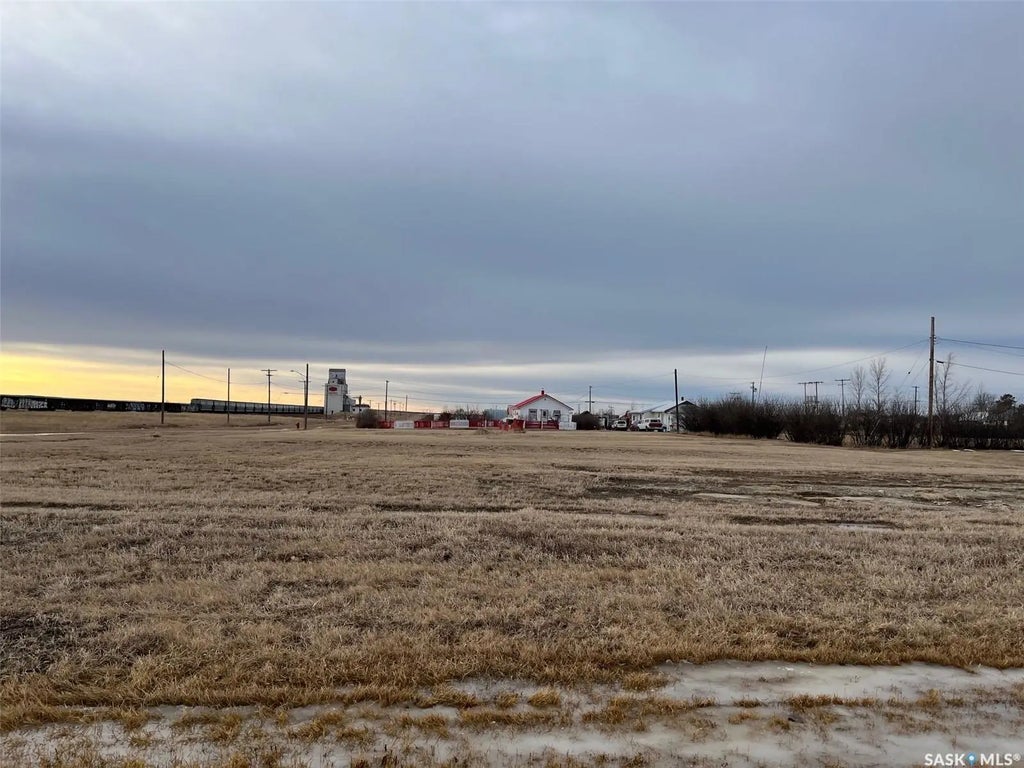 910 Railway Avenue E, Aneroid