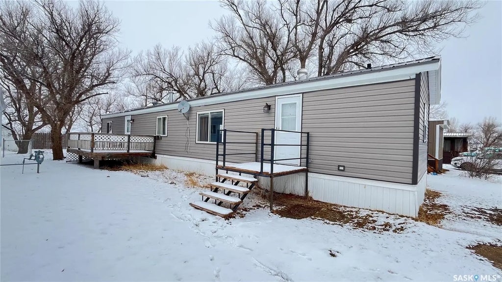 #14 Cypress Mobile Home Park, Maple Creek
