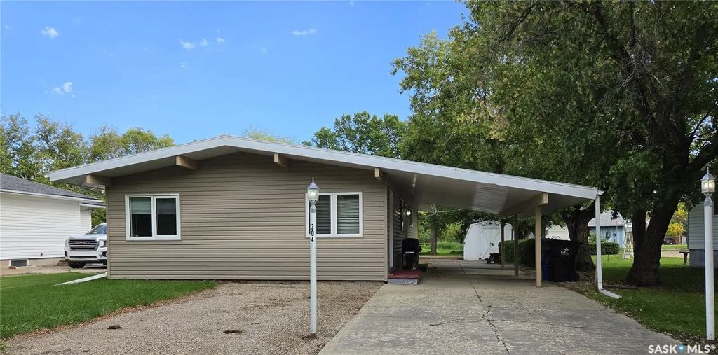 304 Second Avenue E, Lampman