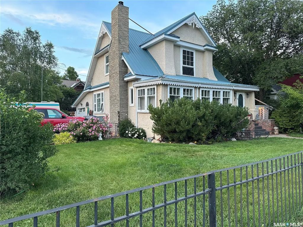 503 Bison Avenue, Weyburn