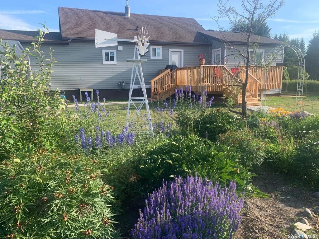 302 Rustad Avenue, White Fox