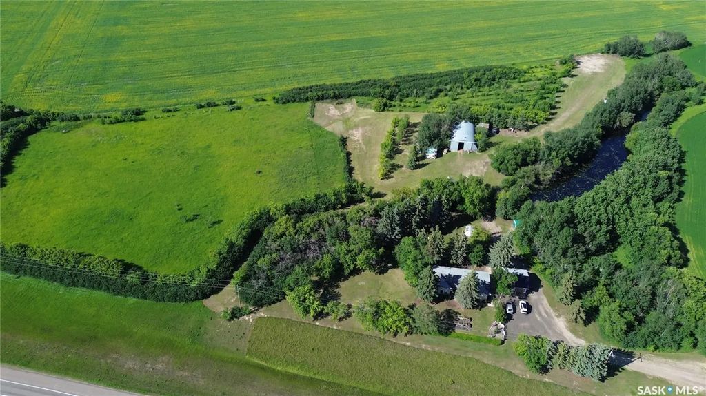 Highway 16 Acreage, North Battleford Rm No. 437
